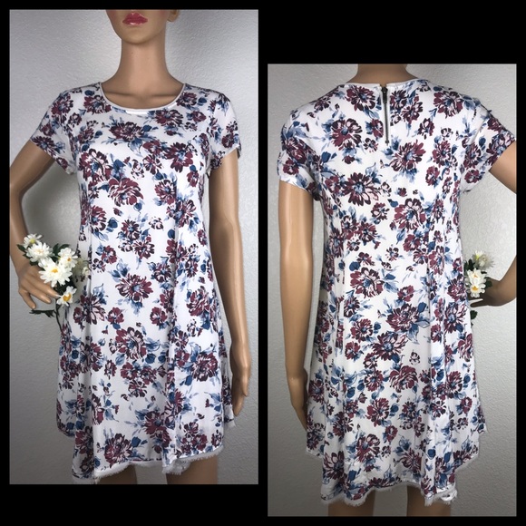 UO Silence + Noise Floral Skater Babydoll Handkerchief Mini Dress - Picture 2 of 8